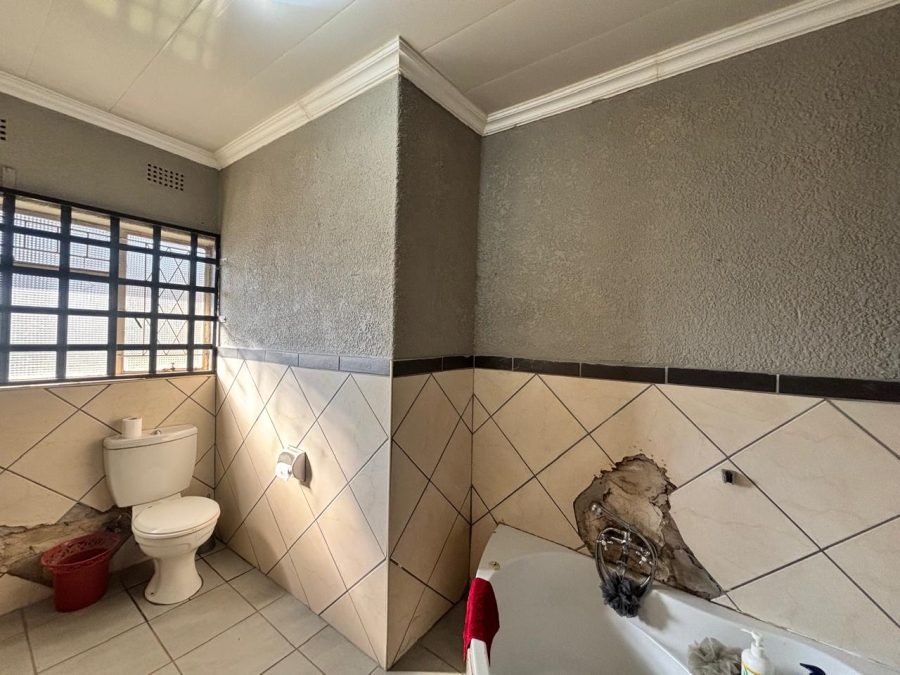 4 Bedroom Property for Sale in Roosheuwel North West